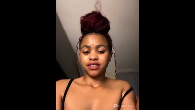 Tiny_1803 from South African stripchat having fun
