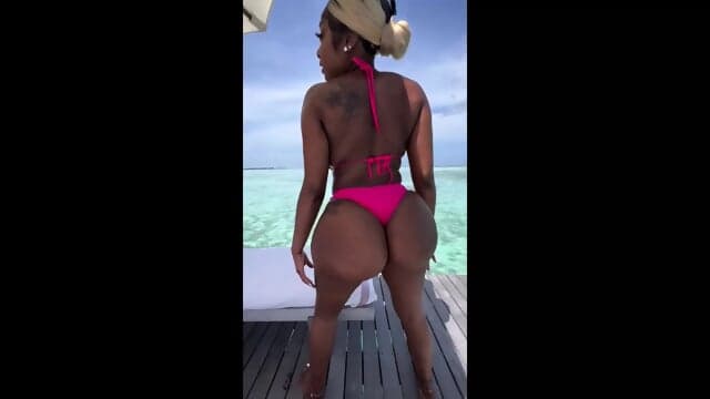 BIG BOOTY ASS BEACH