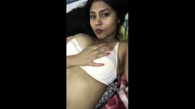 Desi Aunty Flashing Boobs