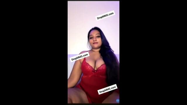 Insta famous navel, boobs and sexy structure ððð