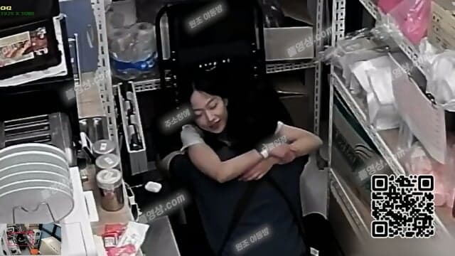 6530 ì¹´í ì¬ì¥ê³¼ ìë°ì ë¶ë¥ íë§ ëë©´ ë°ìëë¤ ãã 1 Korea íë  UUB892