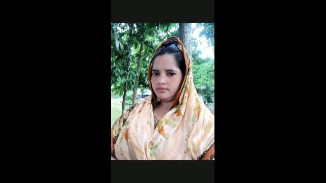 Horny Bengali Village Milf Showing Fingering