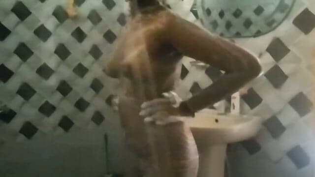 Desi Bathing ð§ð¦