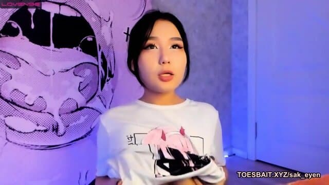 Cute big eyes asian babe with stunning blowjob skill